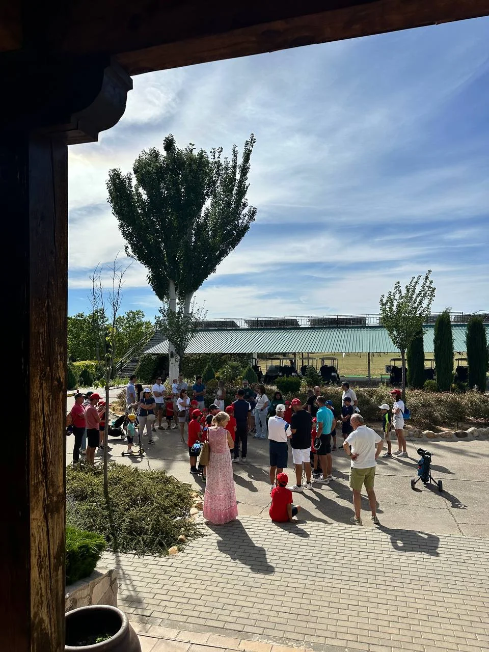 Grupo de participantes y acompañantes en la jornada